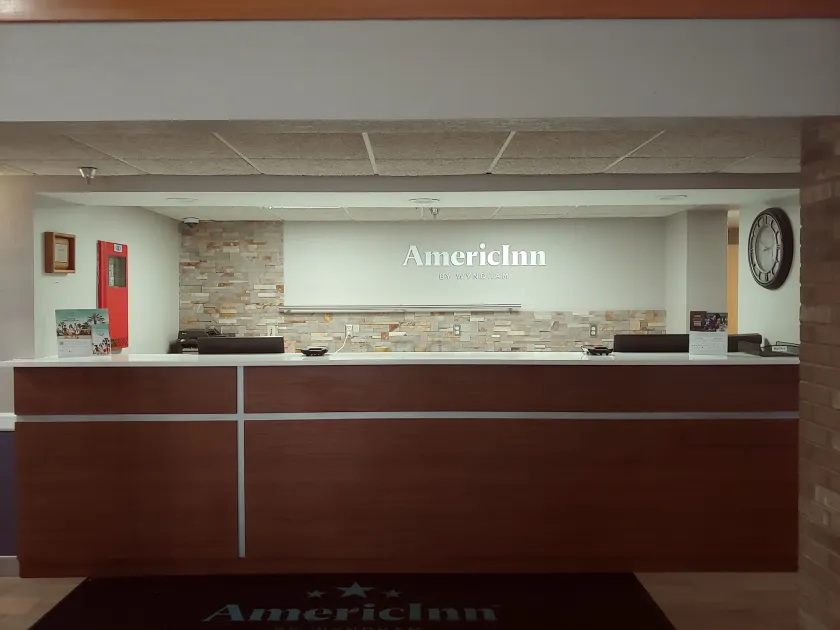 AmericInn by Wyndham Dickinson - Lobby