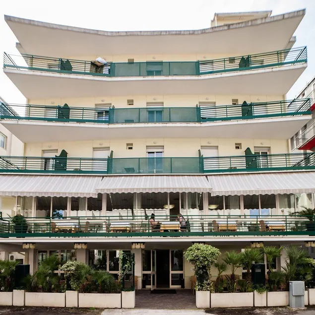 Hotel Plaza - Image 1