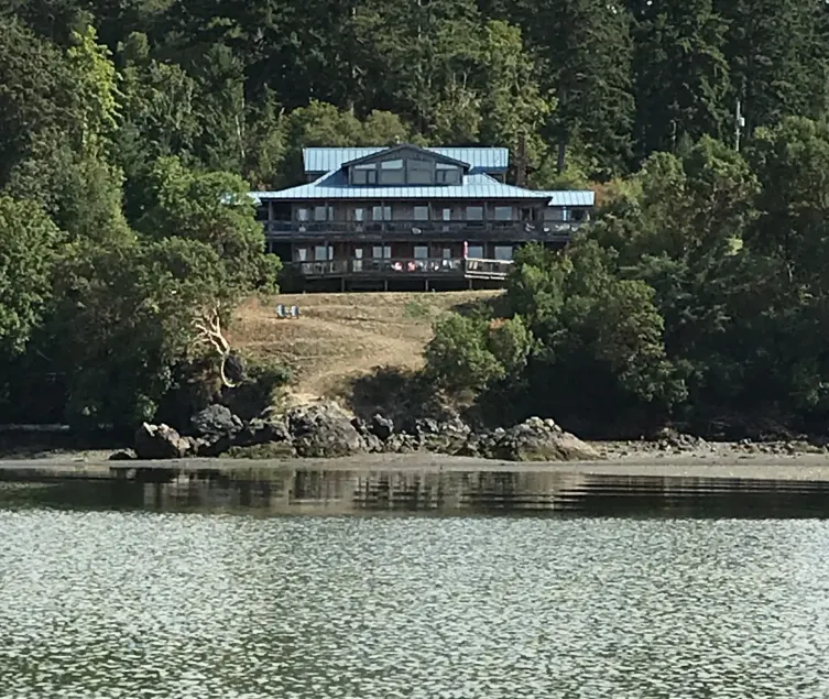 Arbutus Cove Guesthouse - Image 1
