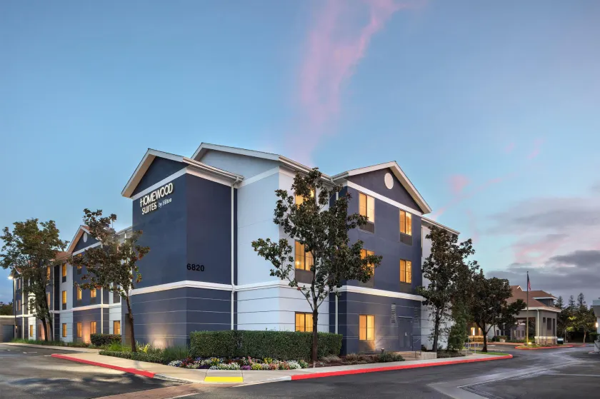 Homewood Suites by Hilton Fresno - Image 1