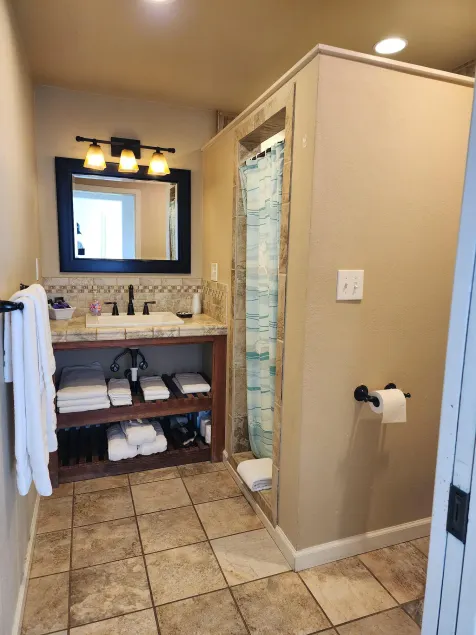 Bodega Harbor Inn - Image 1