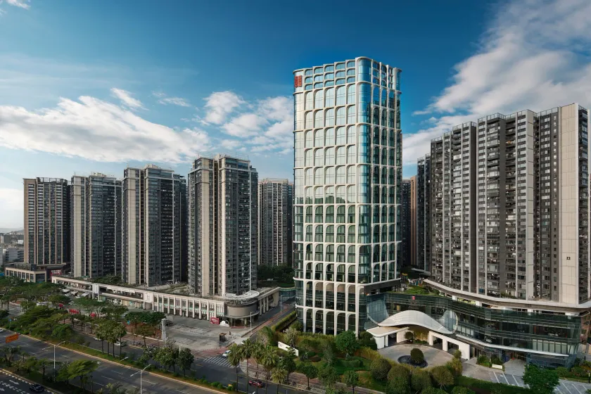 HUALUXE Shenzhen Bao'an - Image 1