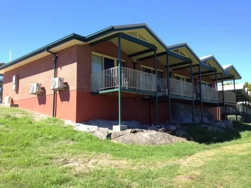 Tenterfield Golf Club Fairways Lodge - Image 1