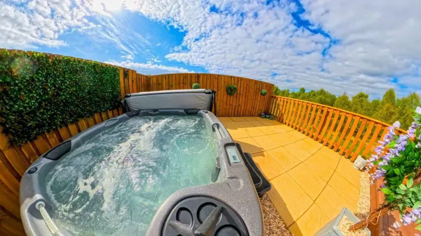 Newmore Highland Pods with Hot Tubs on NC500 - Image 1