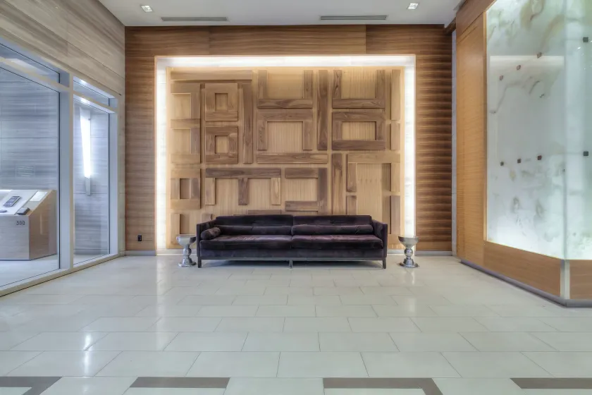 Luxury condo on CN TOWER - Lobby sitting area