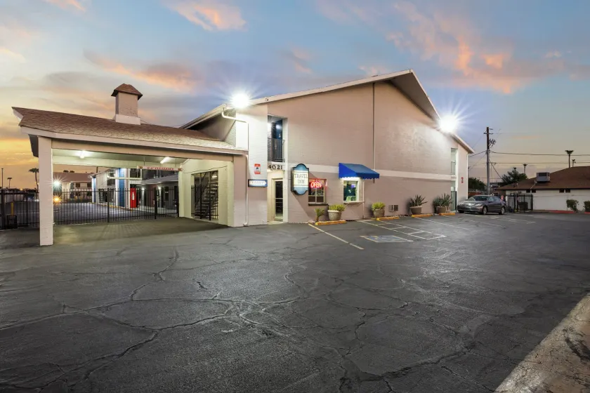 Travel Inn - Image 1