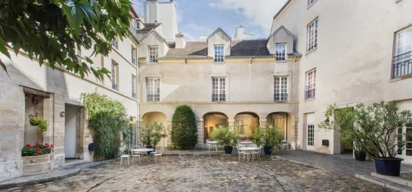 MIJE MARAIS Hostel - Image 1
