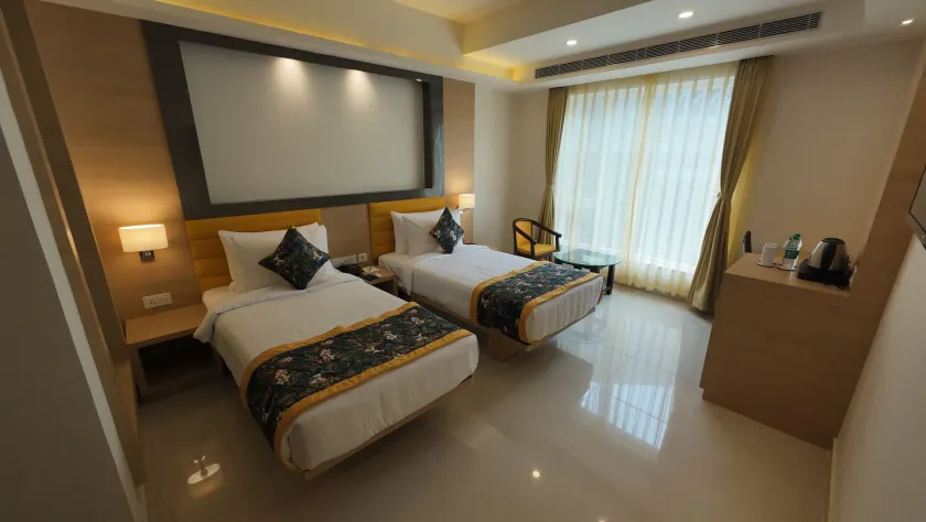 HOTEL SURYA GRAND - Chambre