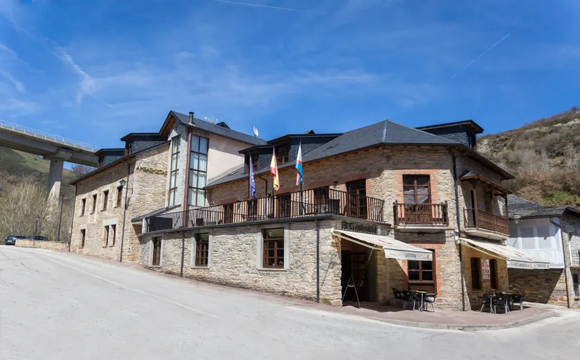 Hotel Ambasmestas - Image 1
