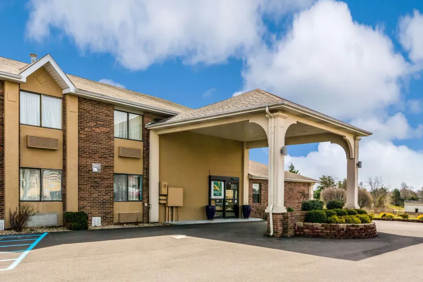 Quality Inn I-74 Batesville - Image 1