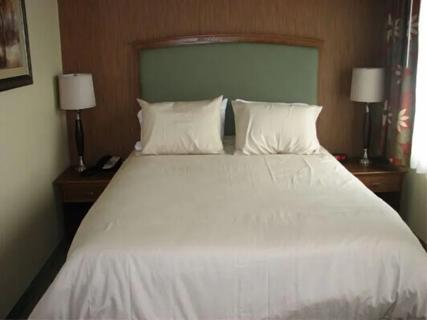 Randolph Inn and Suites - Image 1