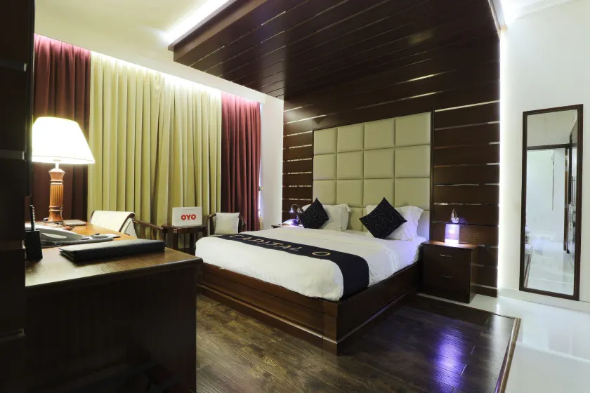 Queen Palace Hotel - Image 1