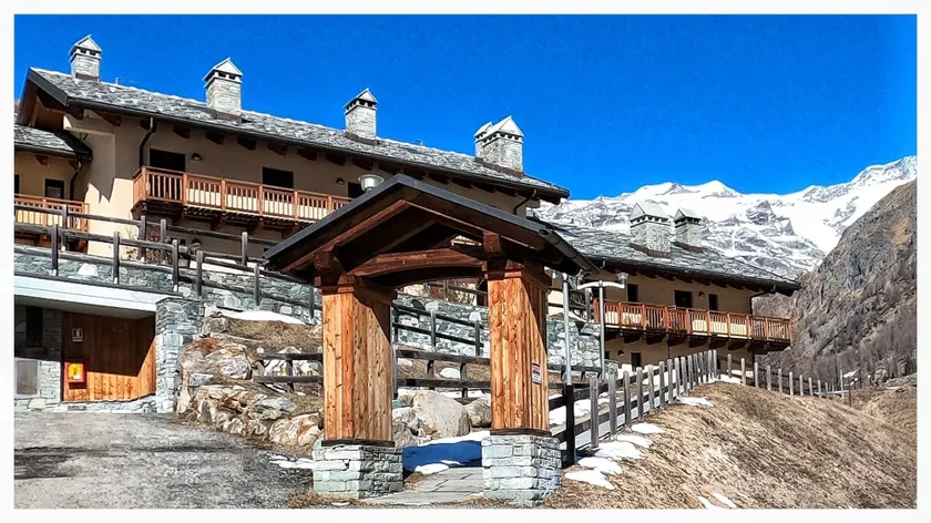 PUNTA VITTORIA SUB 14 - RESIDENCE ANDERBATT GRESSONEY - 3 locali - CIR N 0010 - Image 1
