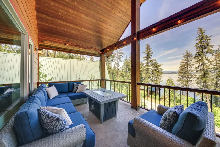 Lake Access + Water Views: Bottle Bay Family Home! - Image 1