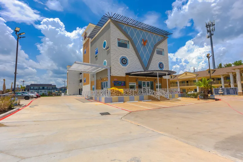 La Vyoma Villas, Westpark Hwy 6 - Image 1