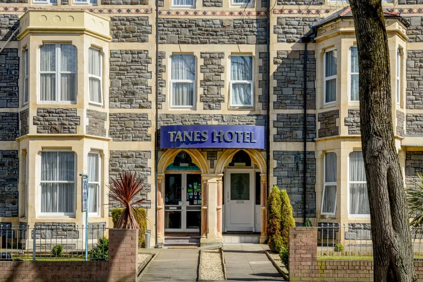 Tanes Hotel - Image 1