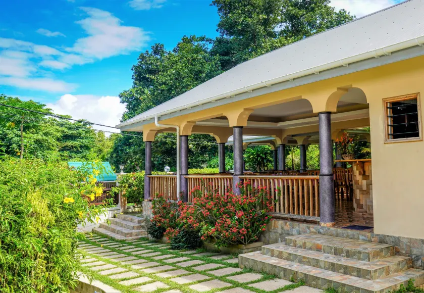 Bernique Guesthouse - Image 1