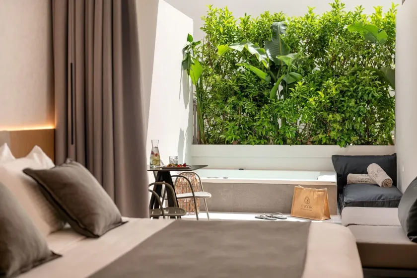 Evanik Chic Hotel - Image 1