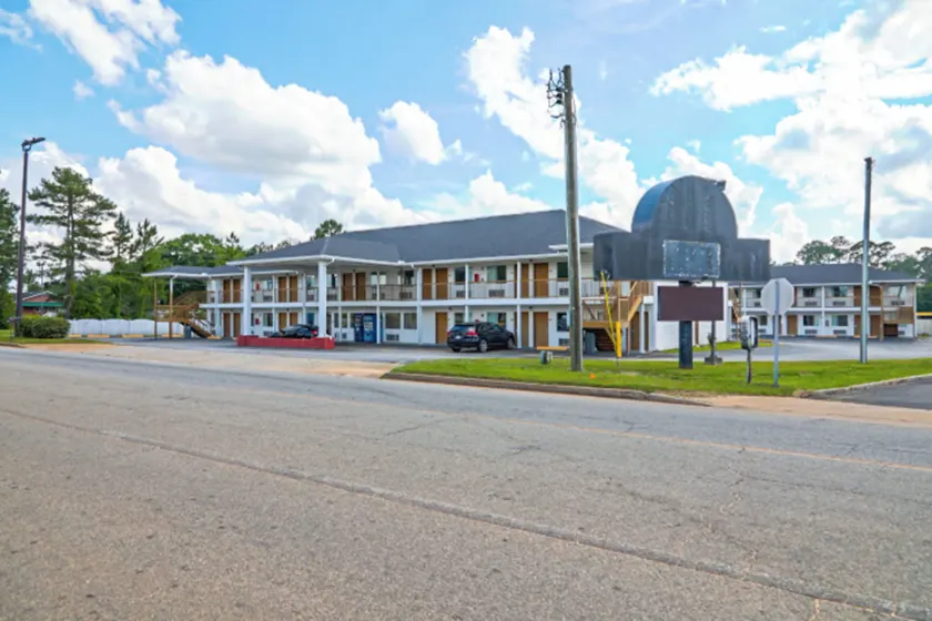 Economy Inn by OYO Ashburn I-75 - Image 1