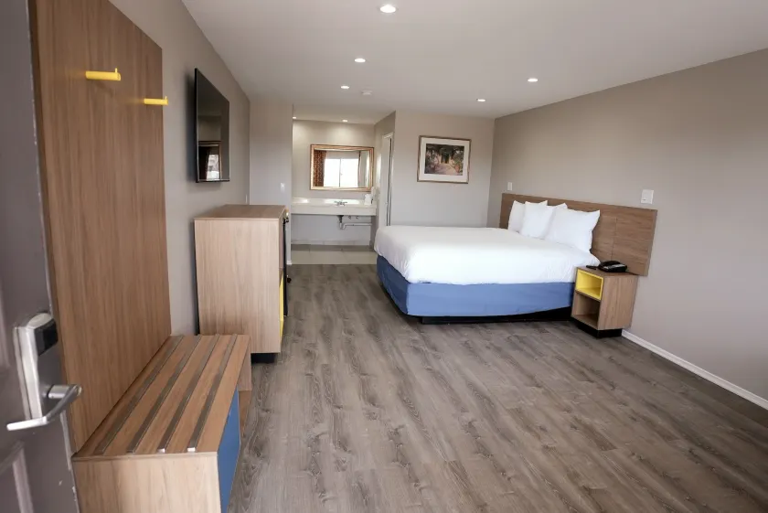 Days Inn by Wyndham Hemet - Room