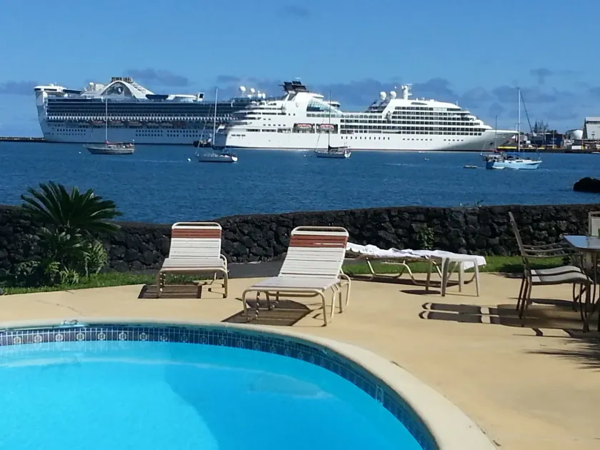 Hilo Reeds Bay Hotel - Image 1