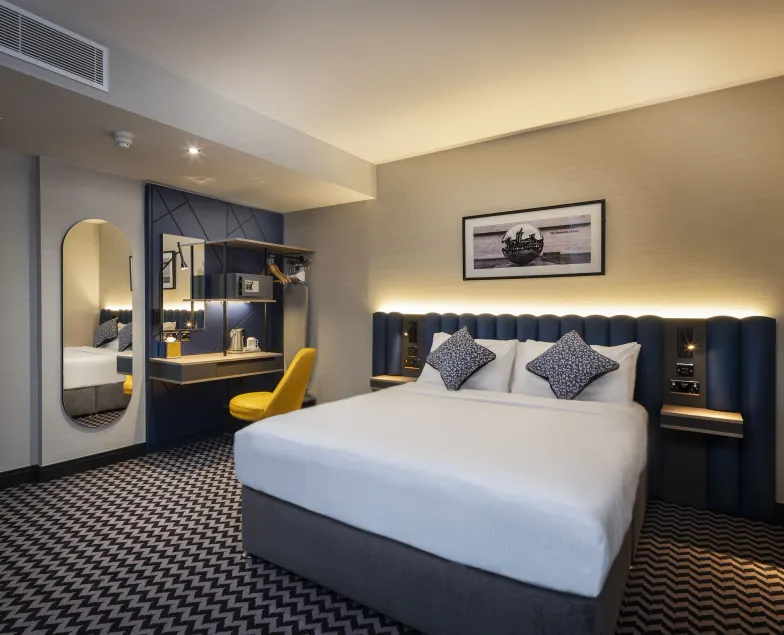 Academy Plaza Hotel - Image 1