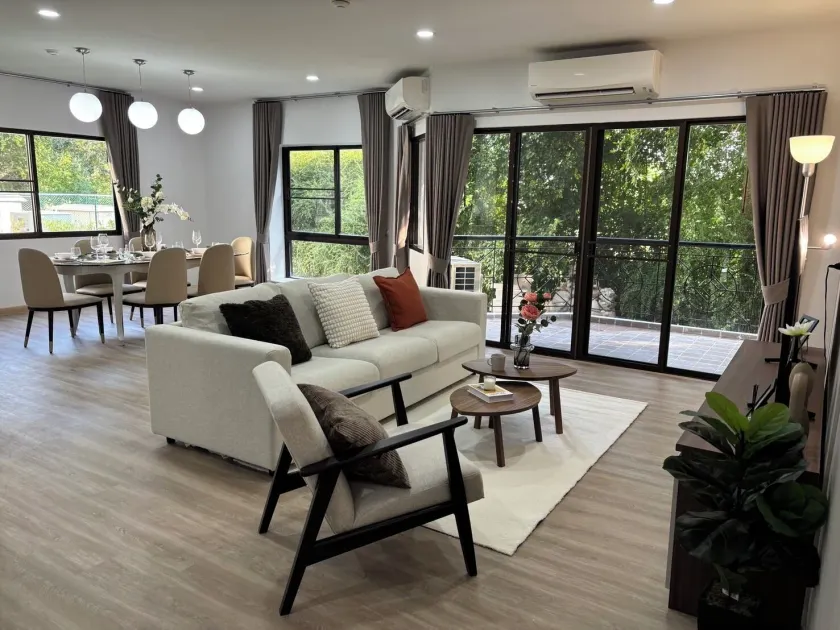 Seastar Hotel and Service Apartment - Image 1