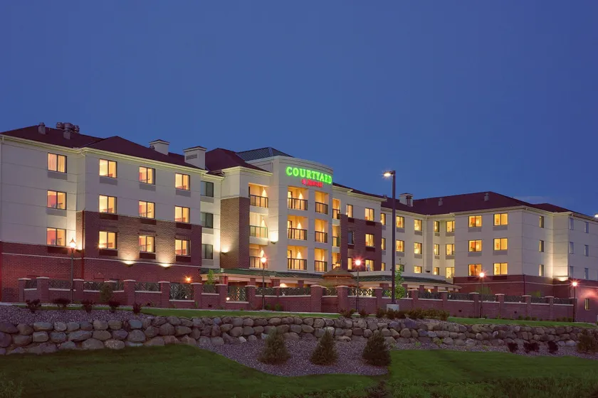 Courtyard by Marriott Madison East - Image 1