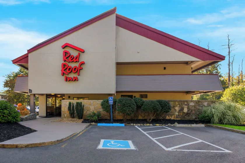 Red Roof Inn Salem - Image 1