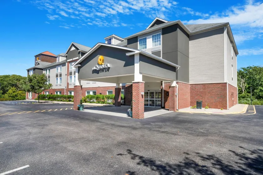 La Quinta by Wyndham Stonington-Mystic Area - Image 1