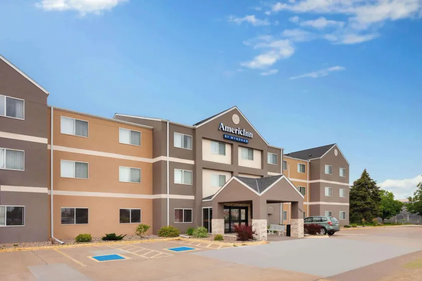 AmericInn by Wyndham Hudson - Image 1