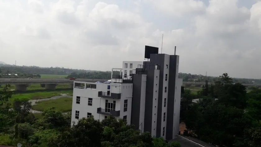 Sky 14 Hotel Apartments - Image 1