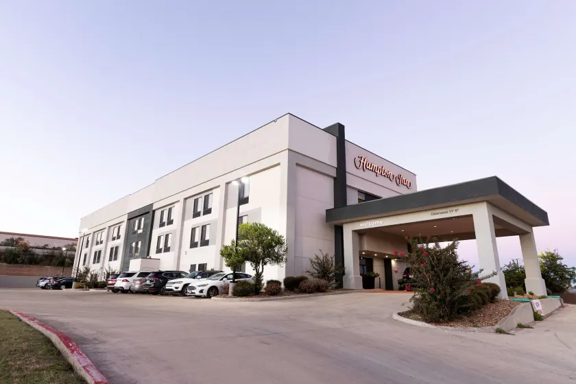 Hampton Inn Kerrville - Image 1