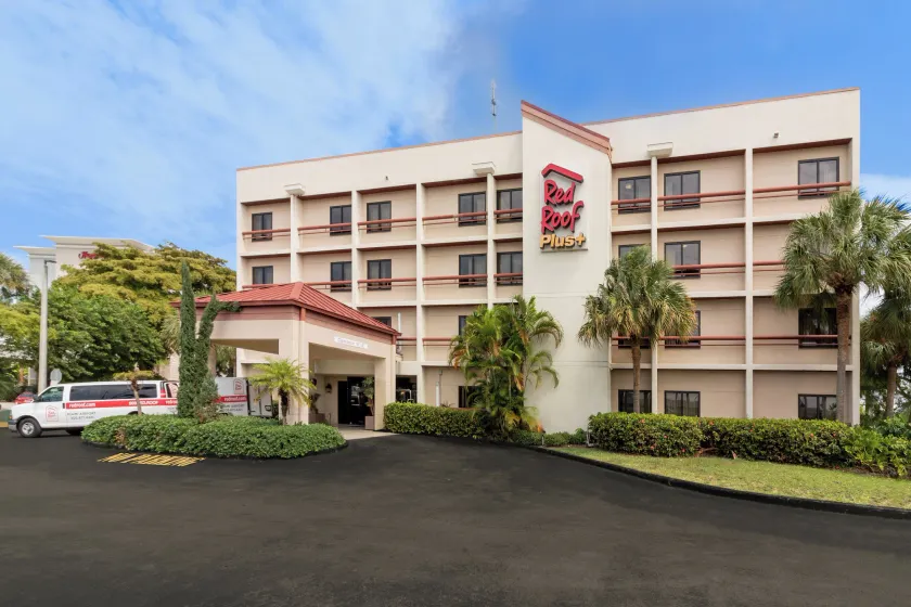 Red Roof Inn PLUS Miami Airport - Image 1