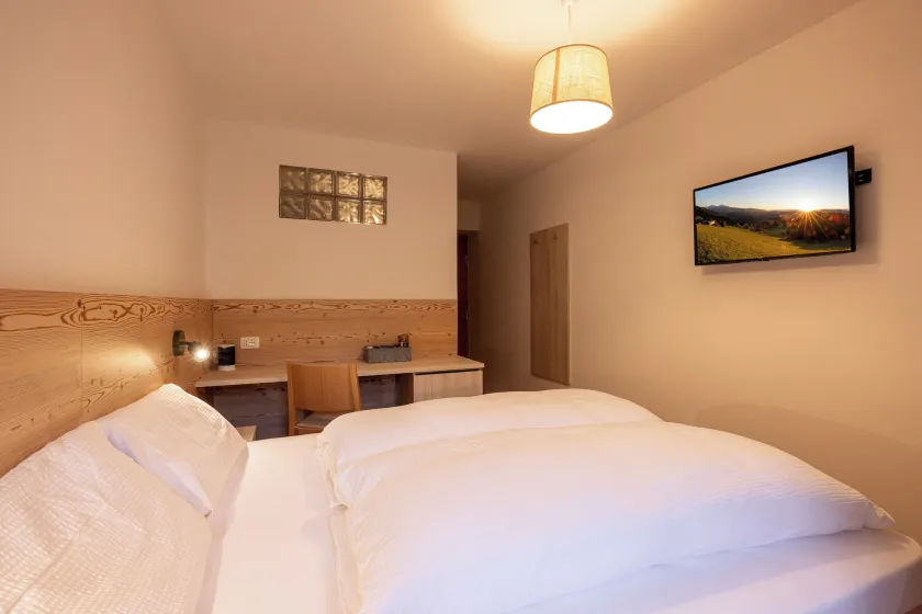 SAN PIETRO DOLOMITI Small Budget Hotel - Habitación