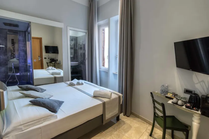 Pantheon Caesar Relais - Image 1
