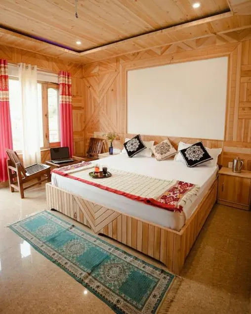 Tirthan Brij Edge - Quarto