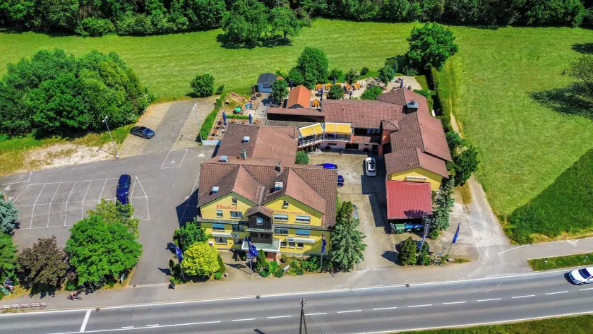 Hotel und Restaurant Nehrener Hof - Image 1