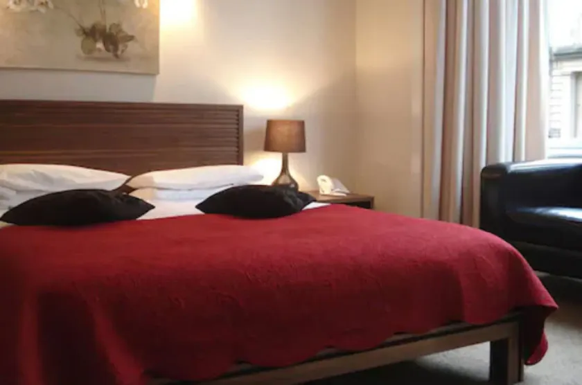Sandyford Hotel - Image 1