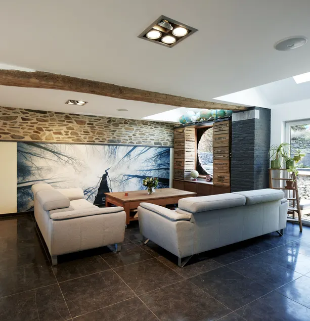 Charly 132 - Lobby sitting area