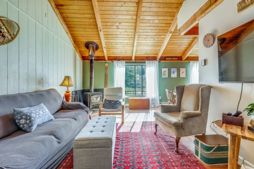 Unique Thornton Townhome: Swim, Ski, & Hike! - Image 1