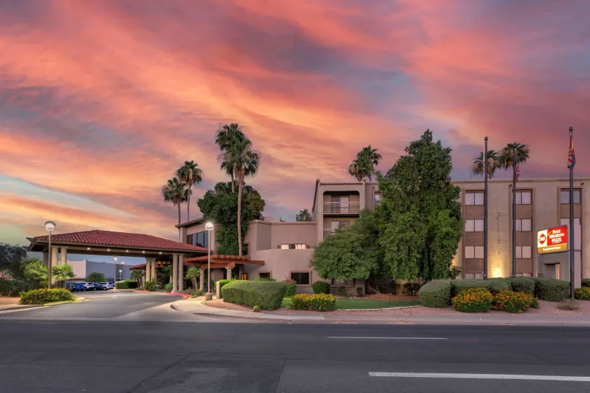 Best Western Plus Scottsdale Thunderbird Suites - Image 1