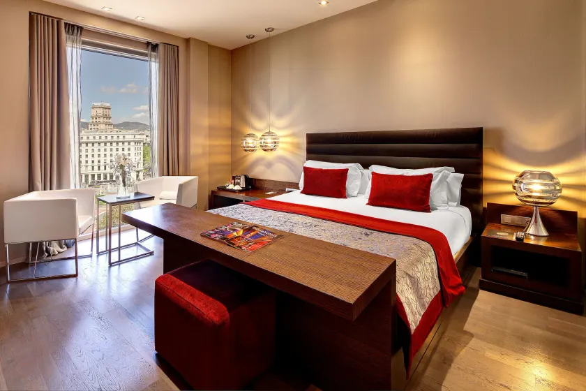 Olivia Plaza Hotel - Image 1
