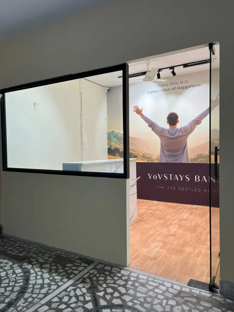 VoV stays - Reception