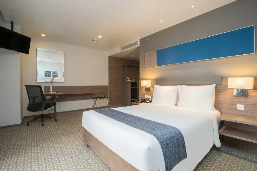 Holiday Inn Express Bangkok Sathorn by IHG - Image 1