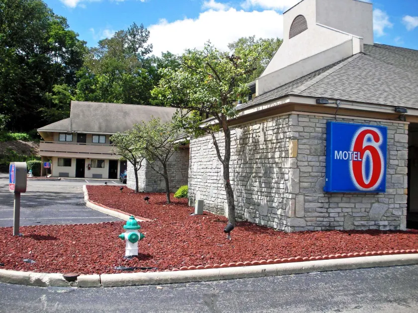 Motel 6-Dayton, OH - Englewood - Image 1