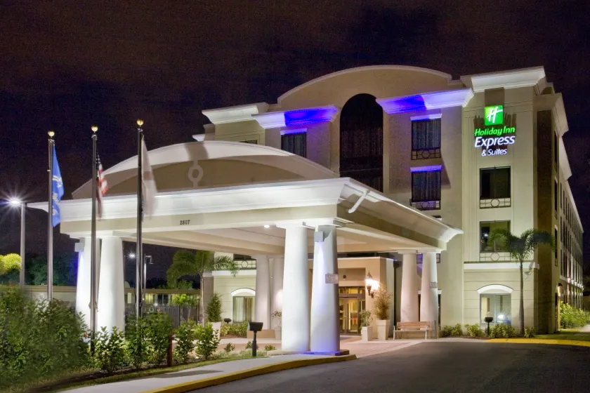 Holiday Inn Express Hotel & Suites Tampa-USF-Busch Gardens by IHG - Image 1