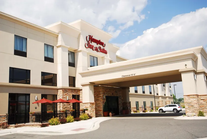 Hampton Inn & Suites Buffalo - Image 1