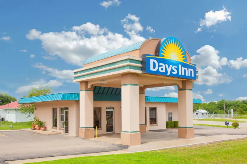 Days Inn by Wyndham Okemah - Image 1