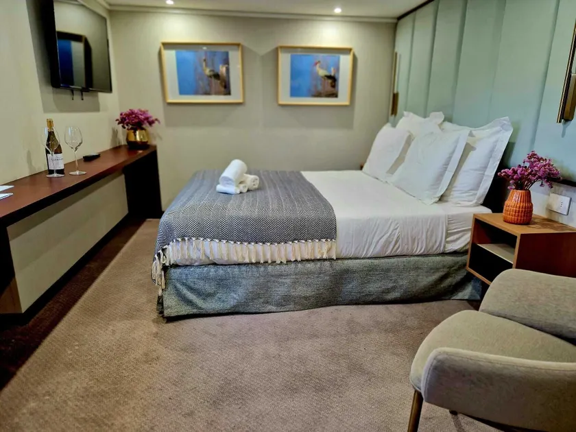 Costa do Sal Hotel Boat Lounge - Image 1